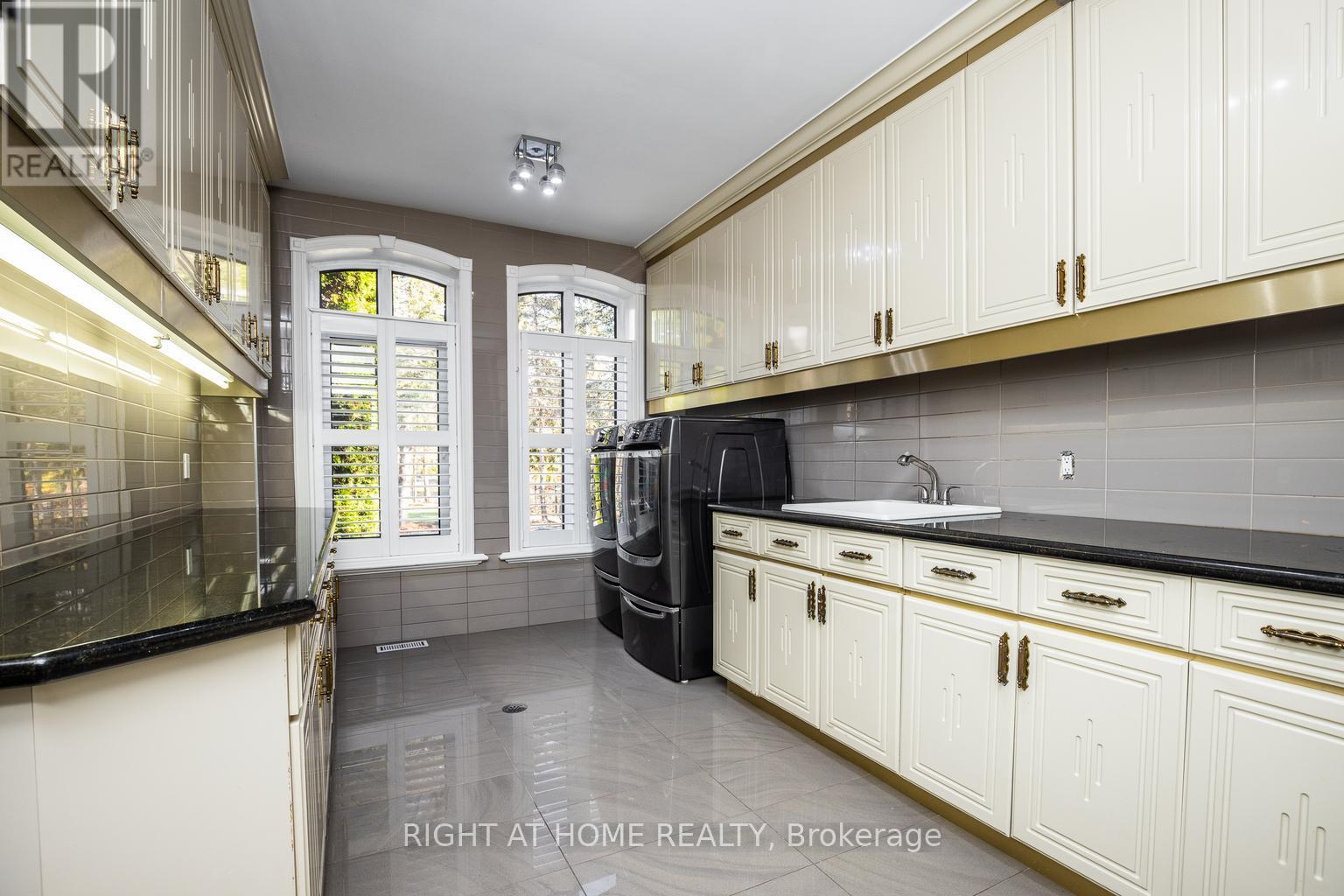 38 SUGARBUSH COURT - 46