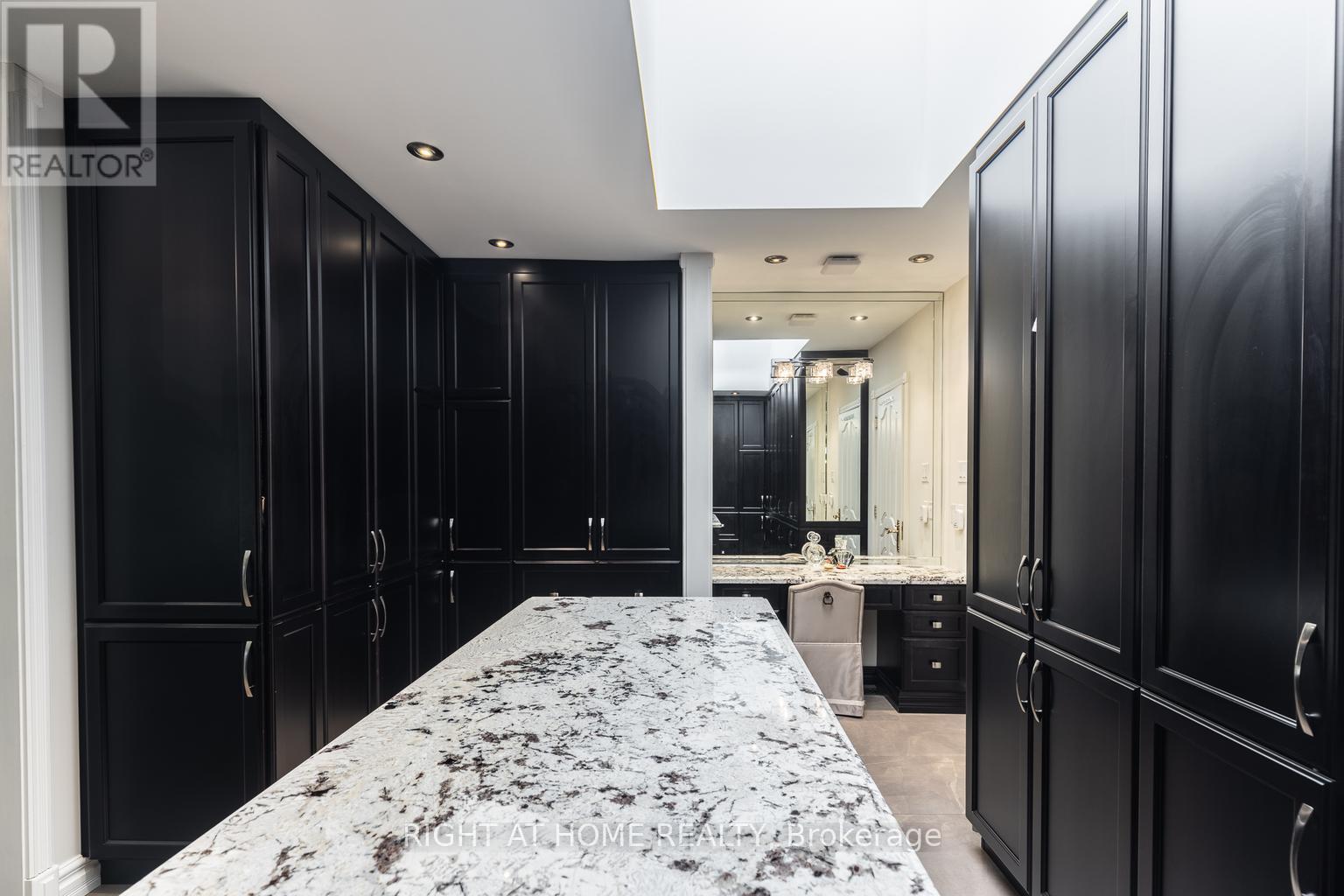 38 SUGARBUSH COURT - 48