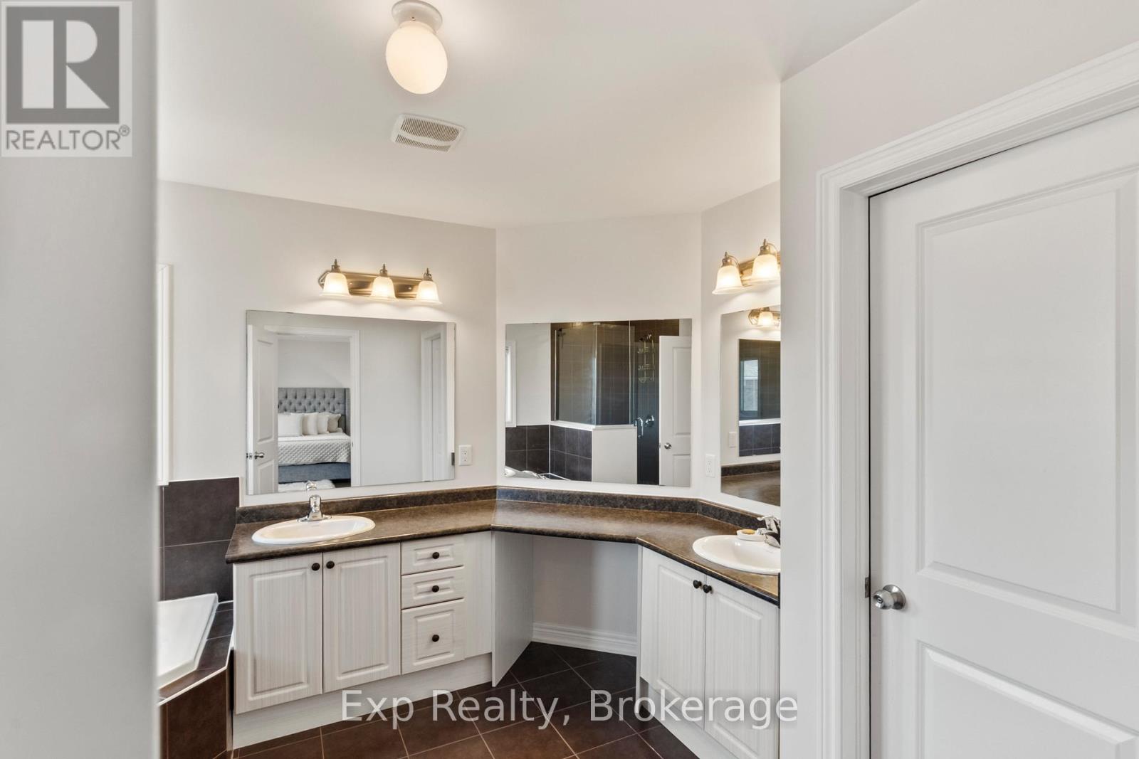 64 PAUL REXE BOULEVARD - 24