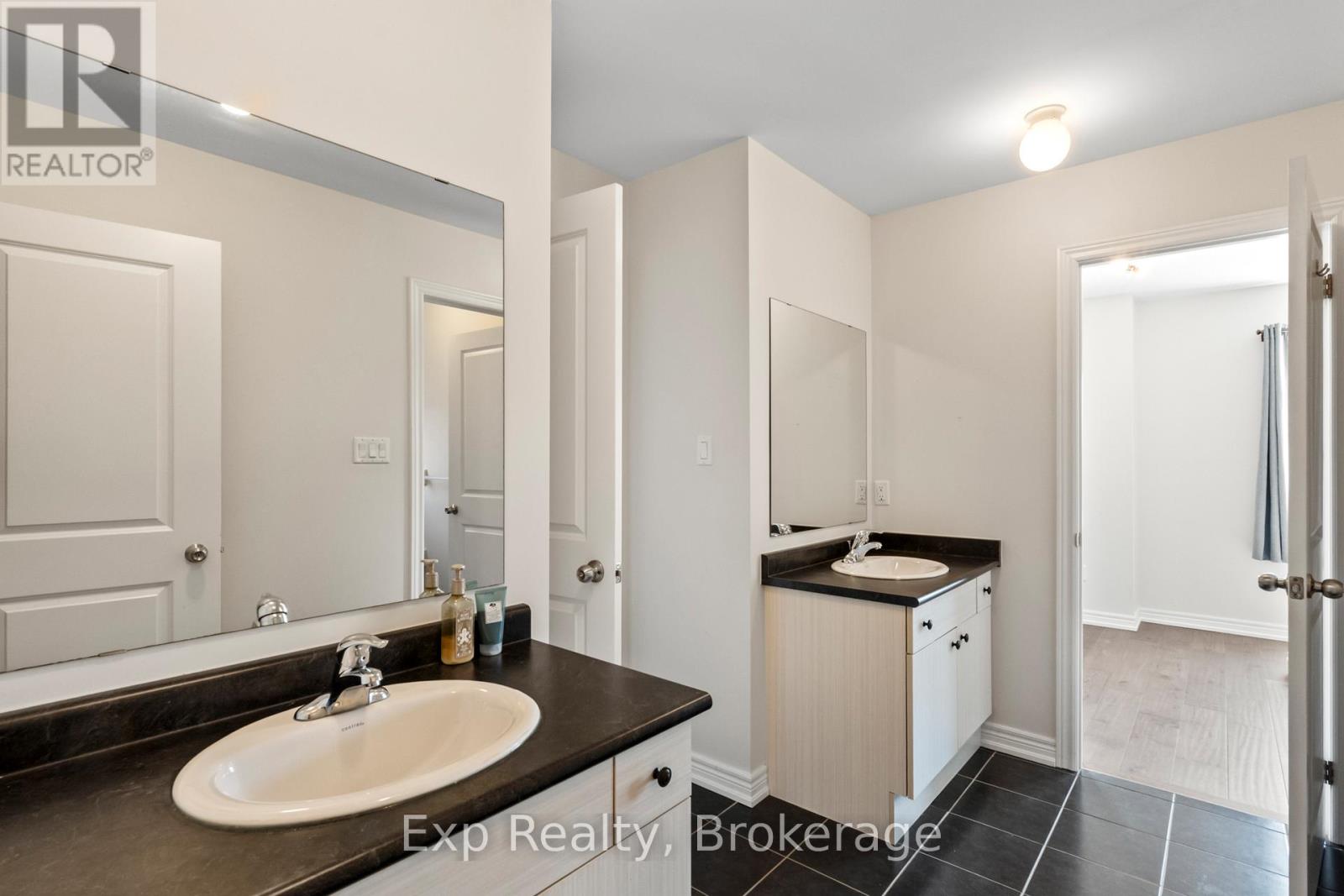 64 PAUL REXE BOULEVARD - 29