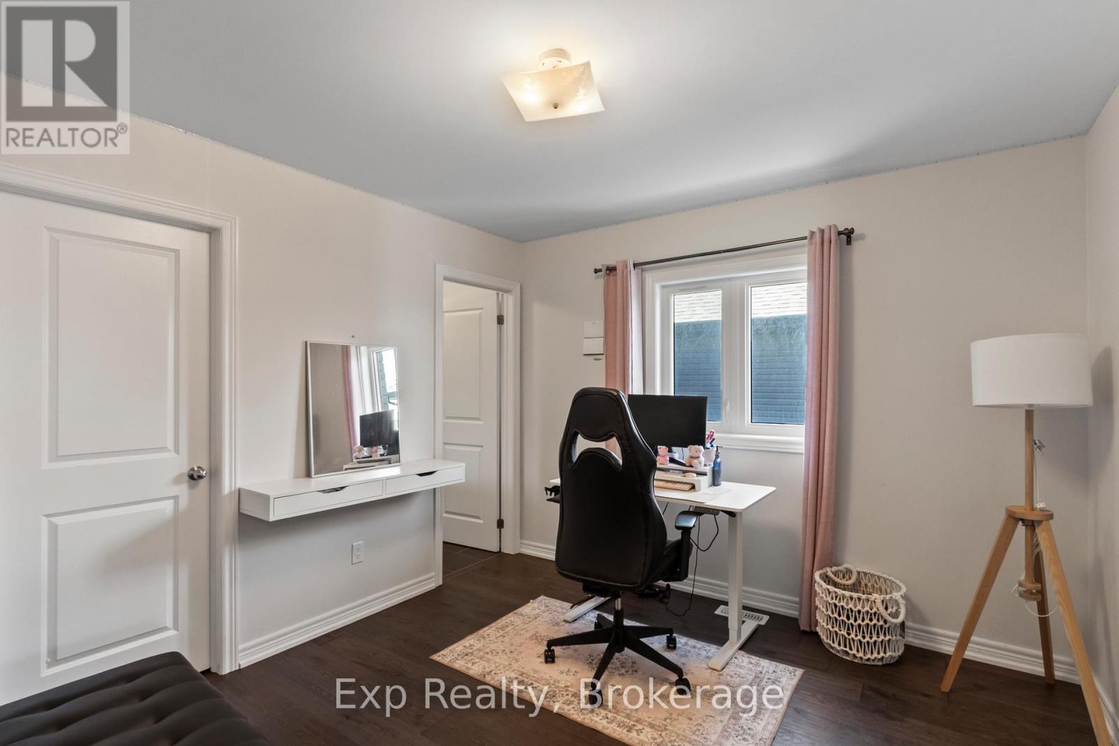 64 PAUL REXE BOULEVARD - 31