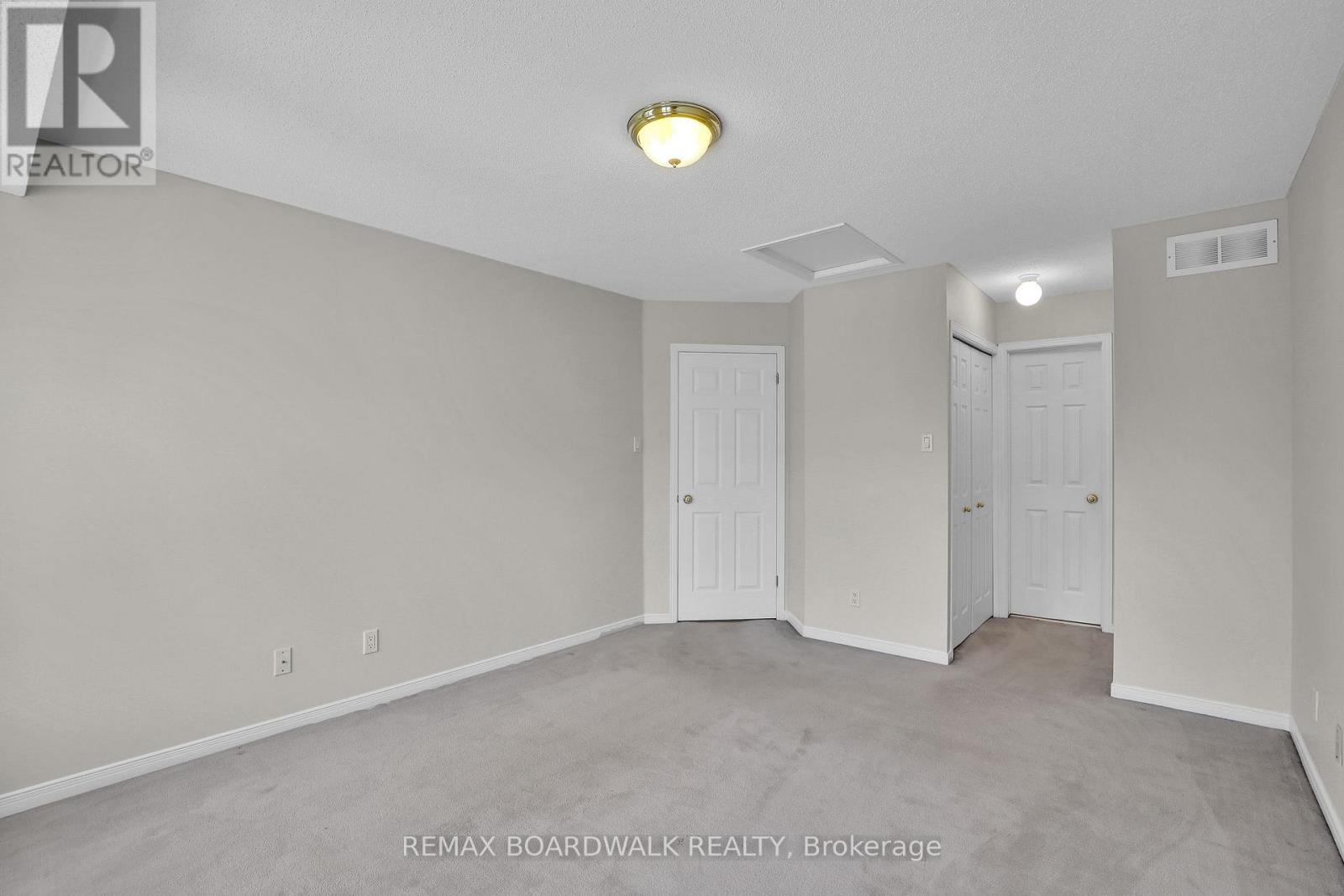5 MAPLE PARK PRIVATE - 19