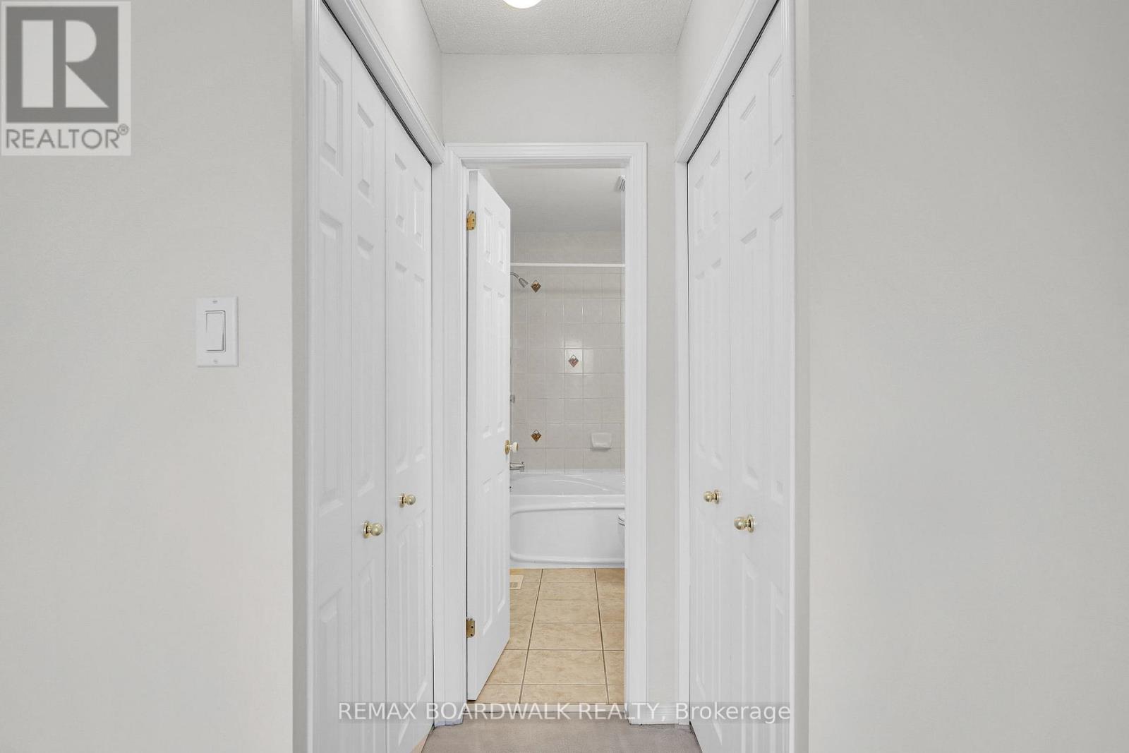 5 MAPLE PARK PRIVATE - 22
