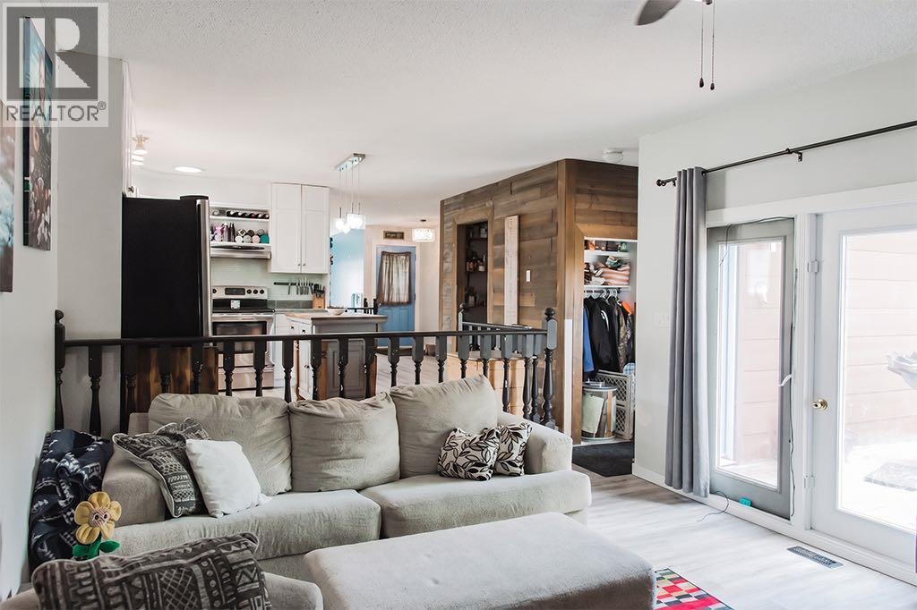 9804 77 Avenue - 11