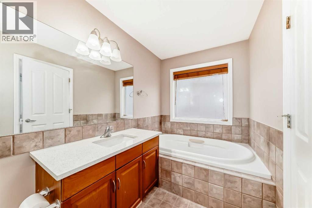 264 Everwillow Green SW - 24