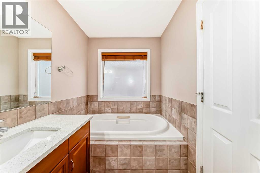 264 Everwillow Green SW - 25