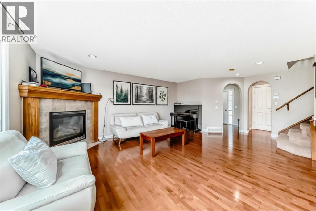264 Everwillow Green SW - 16