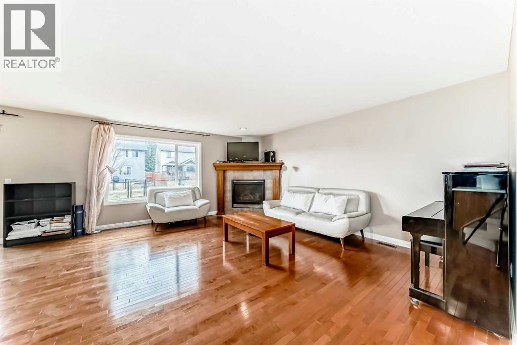 264 Everwillow Green SW - 17