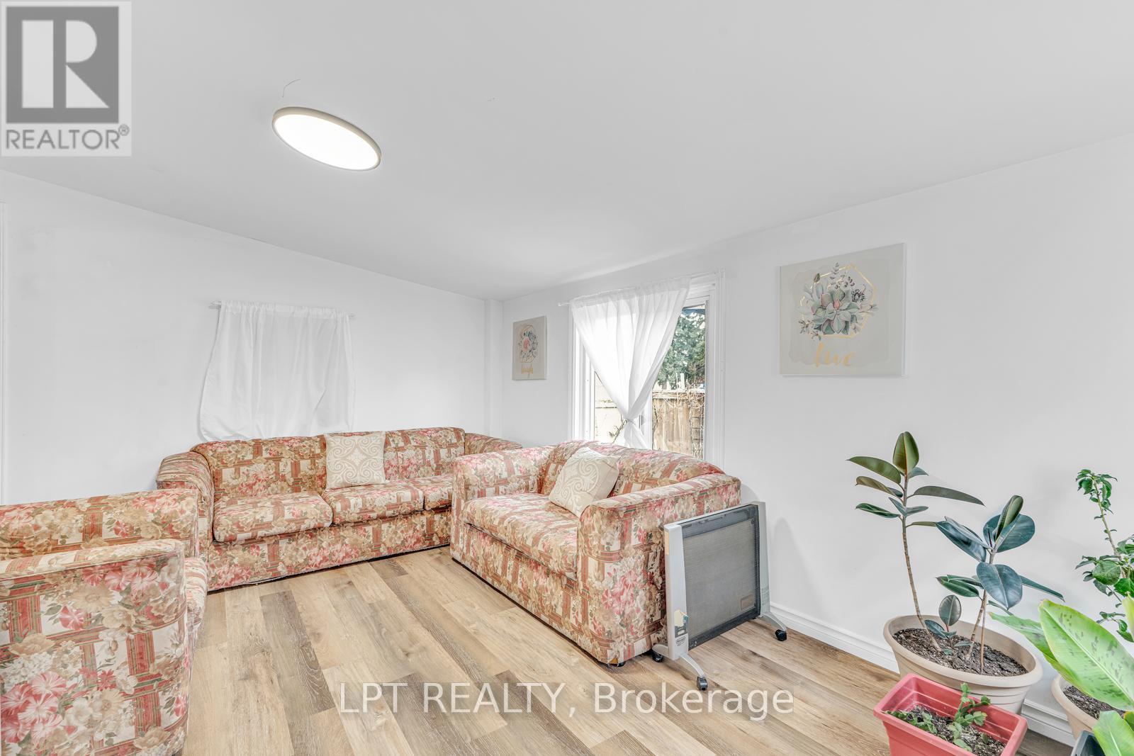 95 HUNTINGWOOD CRESCENT - 16