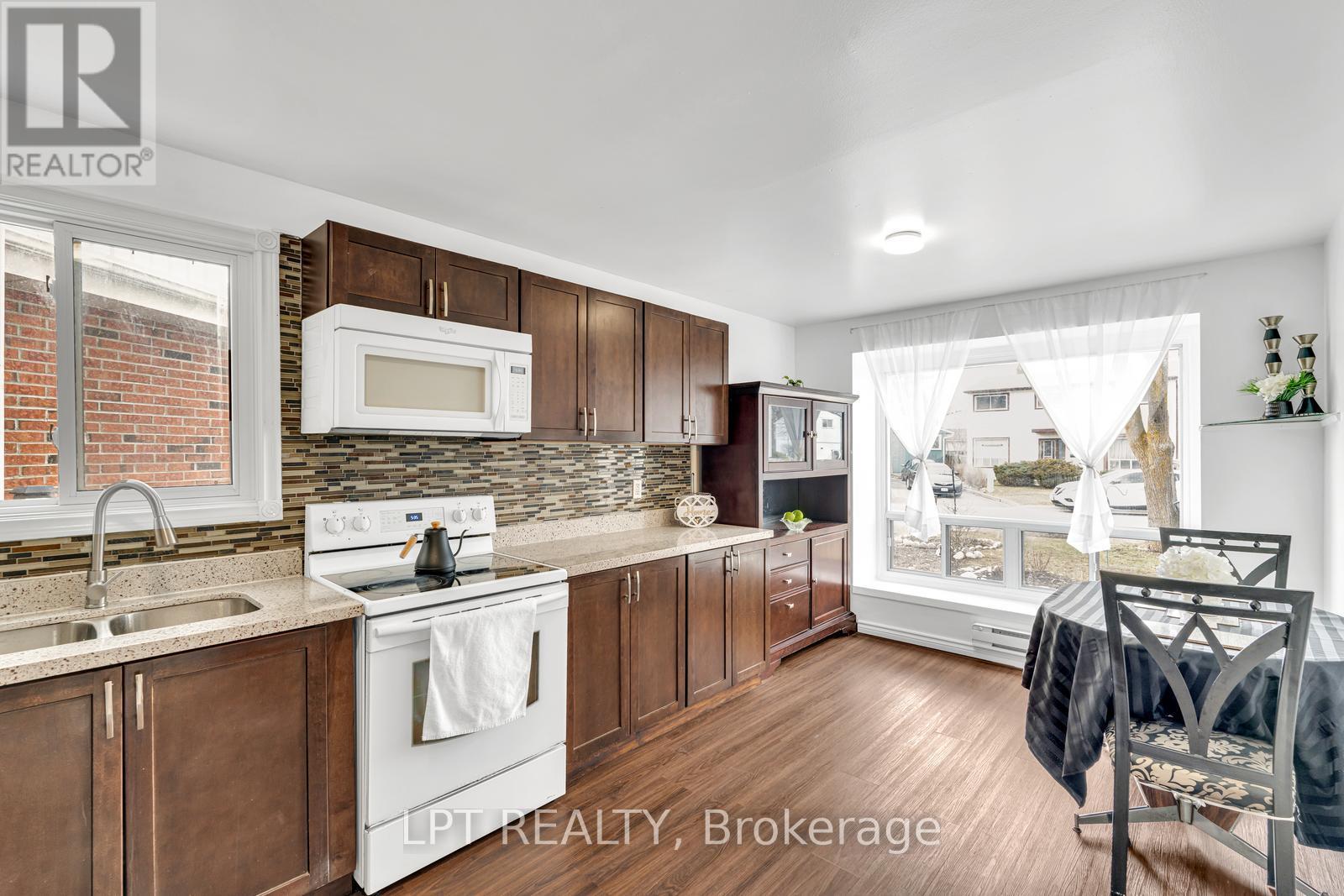 95 HUNTINGWOOD CRESCENT - 20
