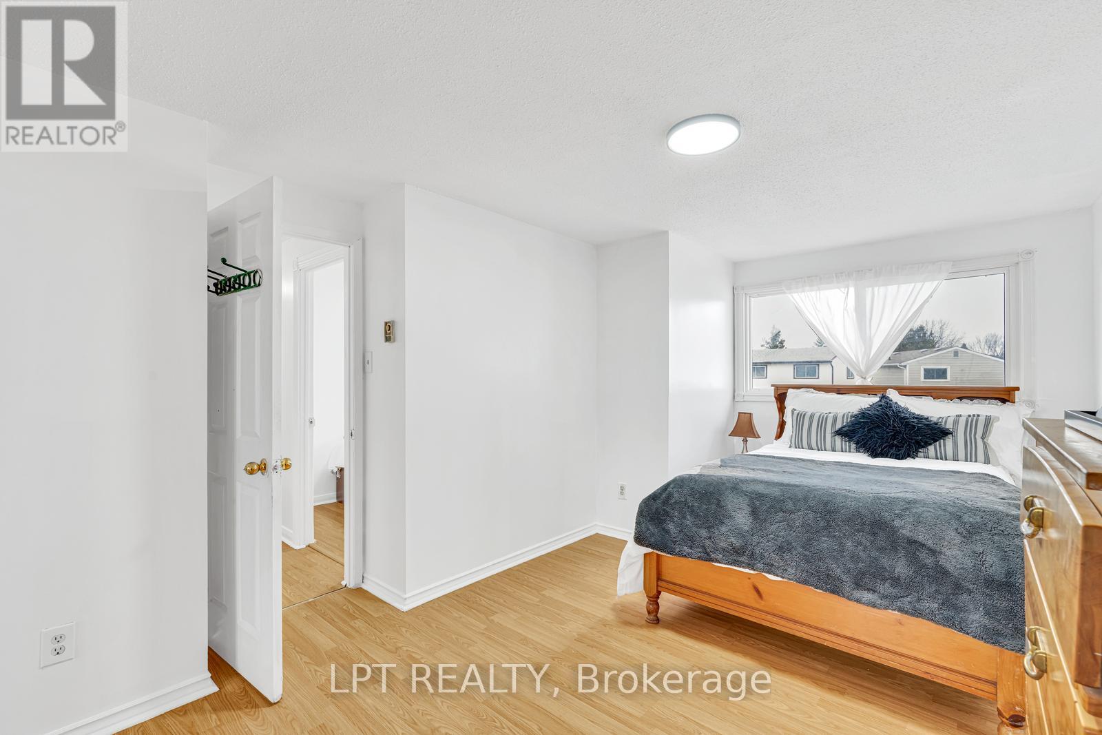 95 HUNTINGWOOD CRESCENT - 26
