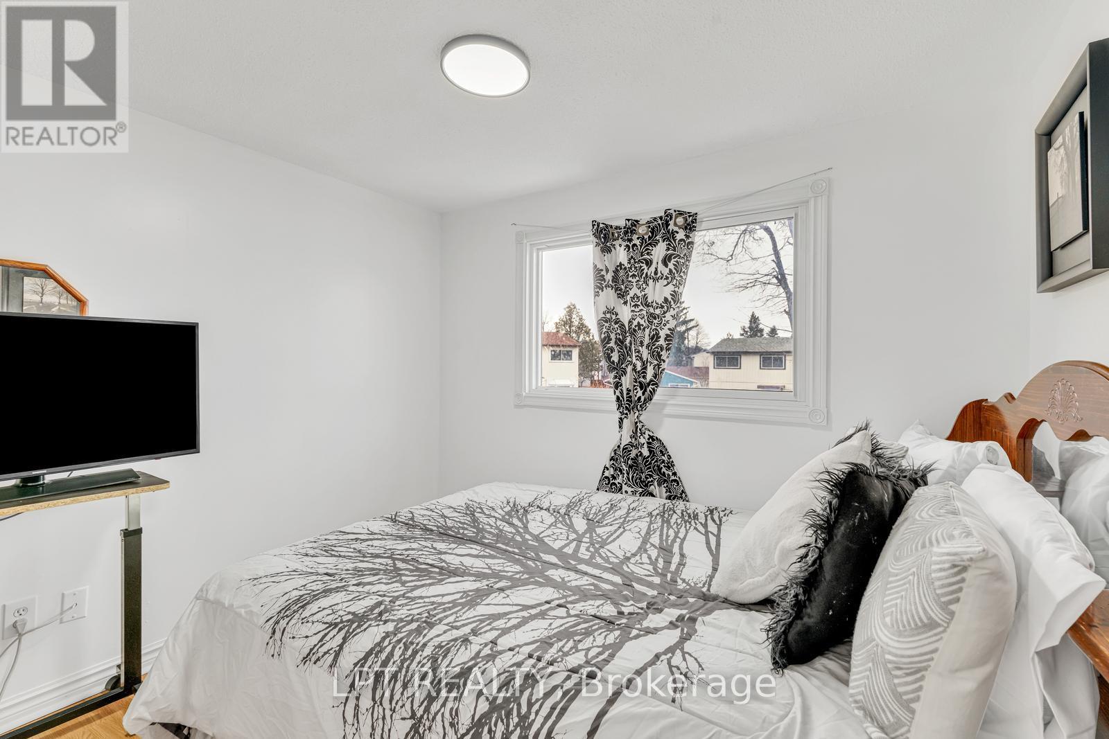 95 HUNTINGWOOD CRESCENT - 30