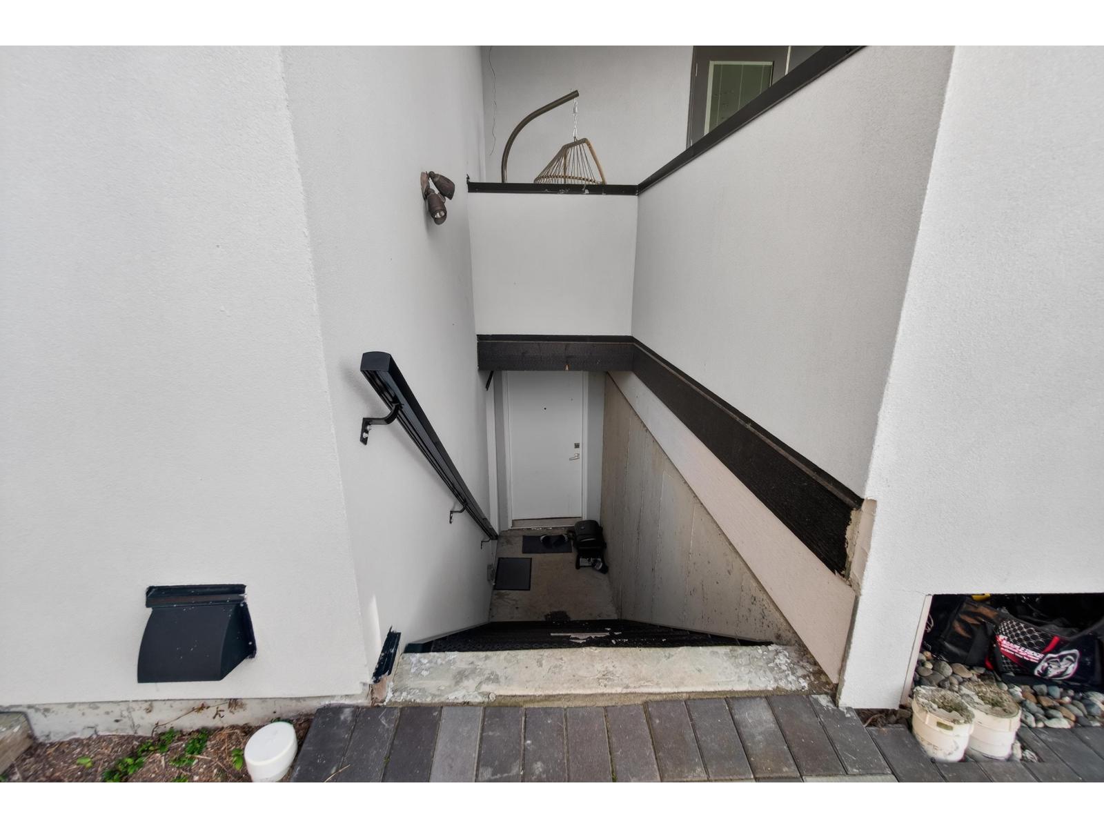 11890 GILMOUR Crescent, Delta