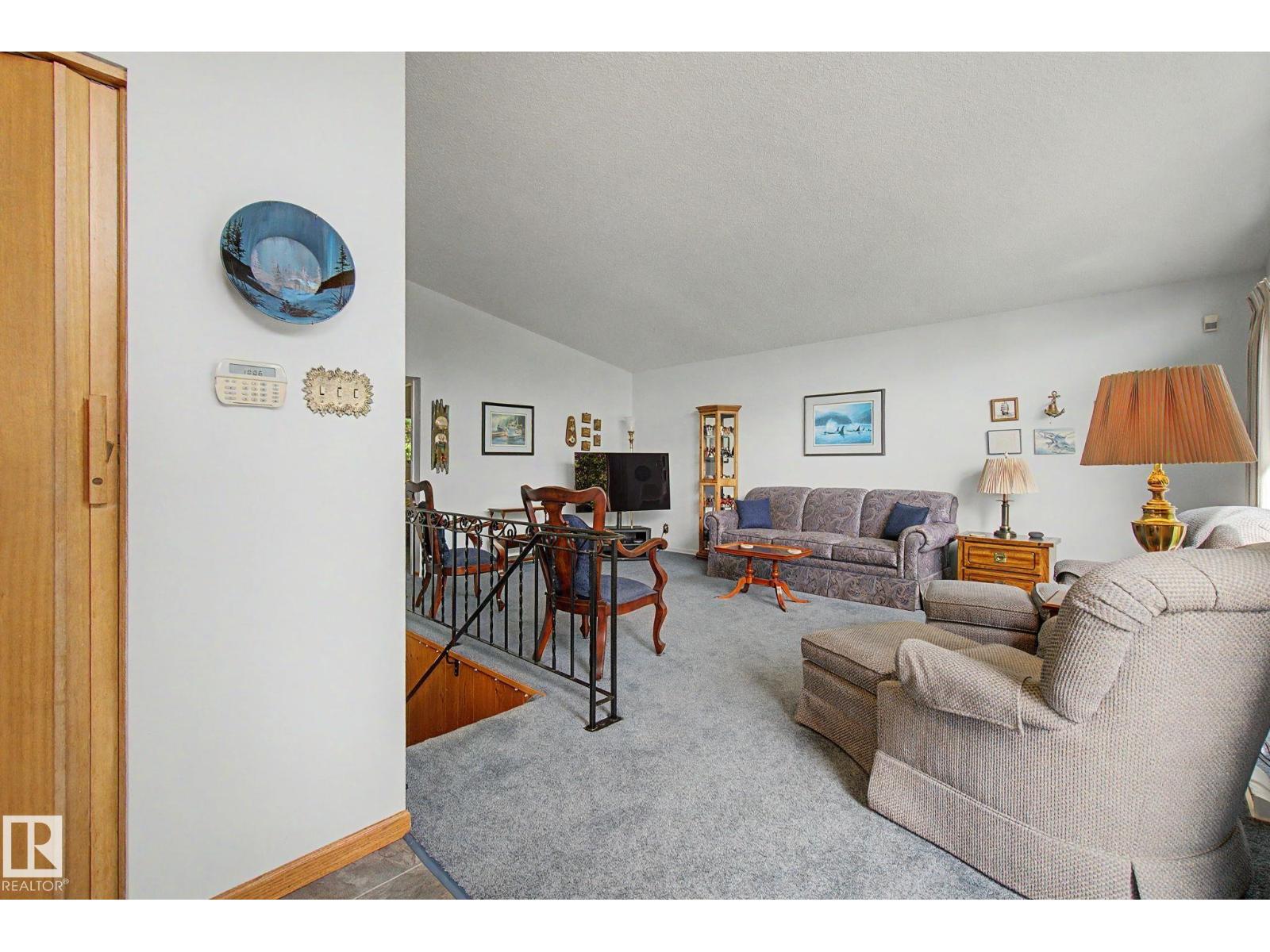 8706 162 ST NW - photo 5