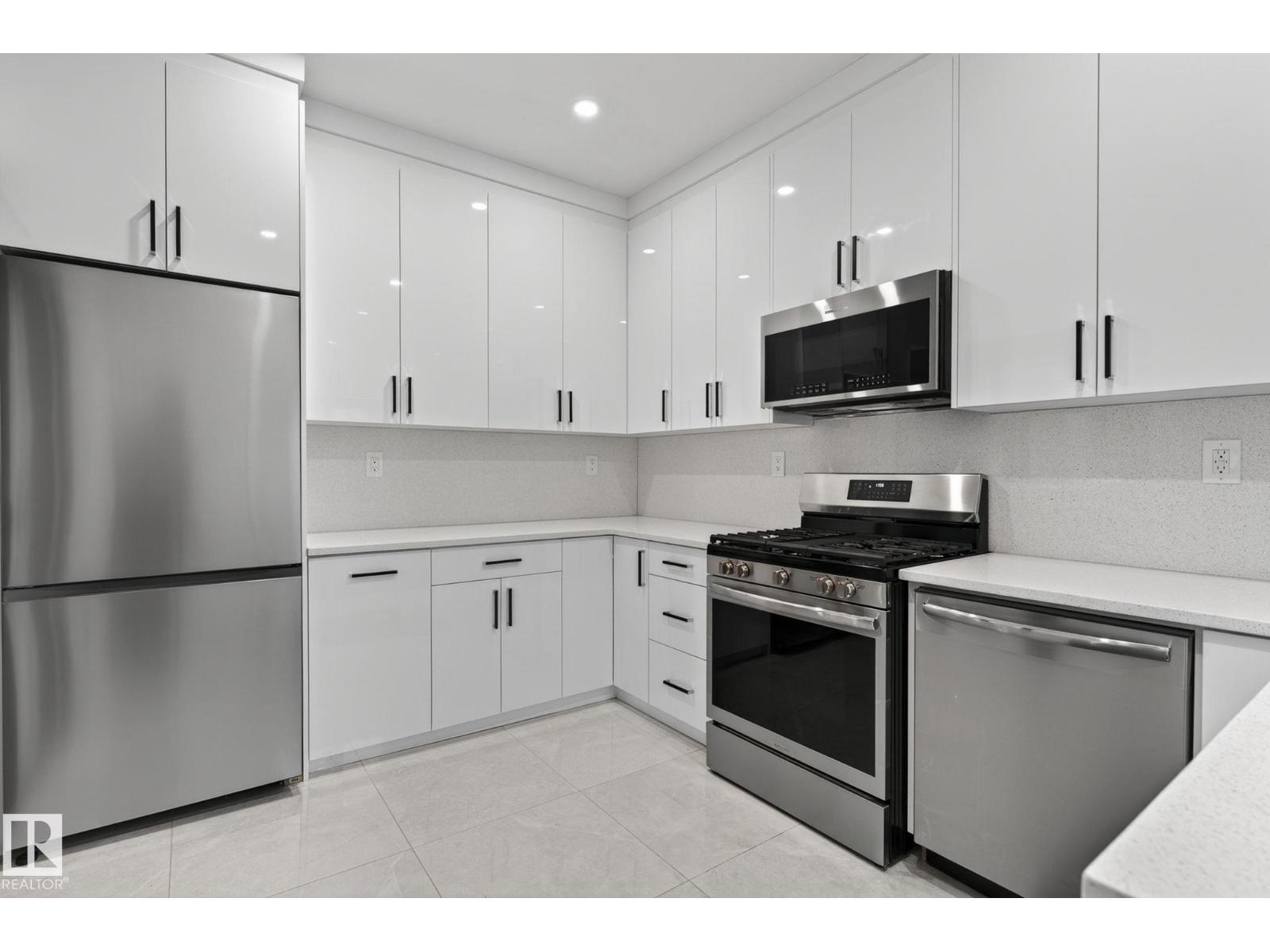 7304 164 AV NW - 16