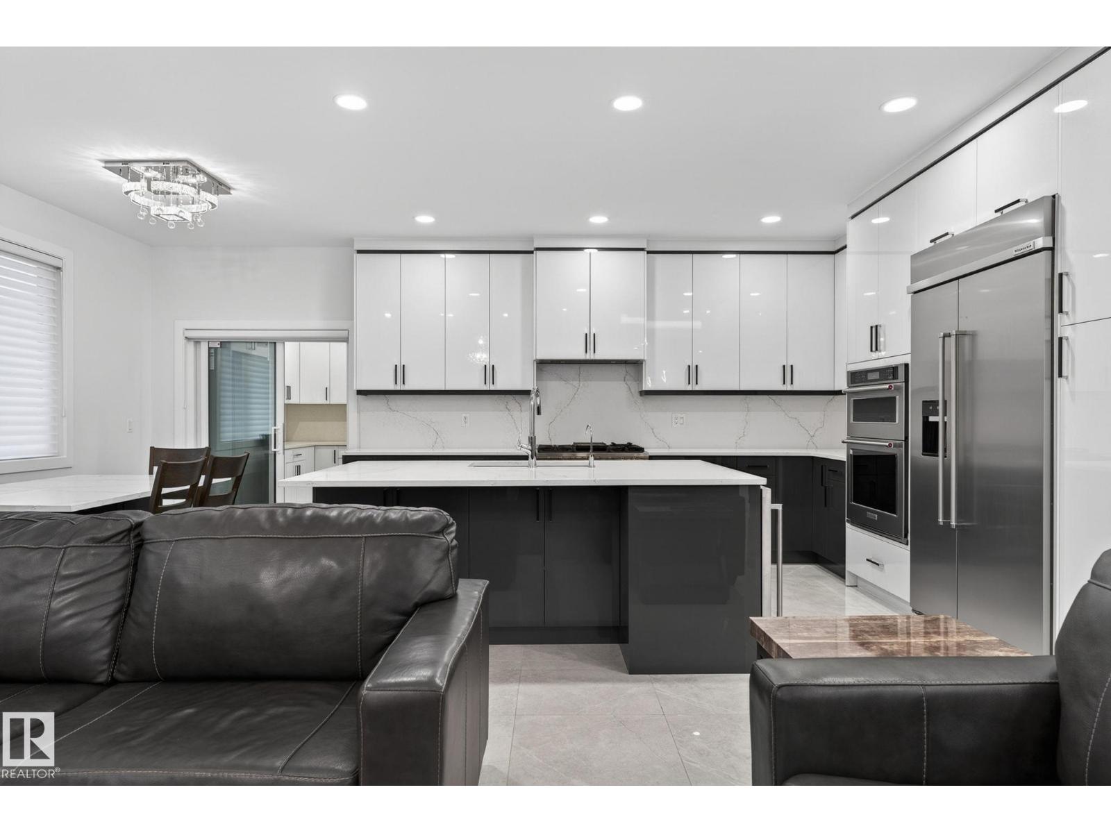 7304 164 AV NW - 7