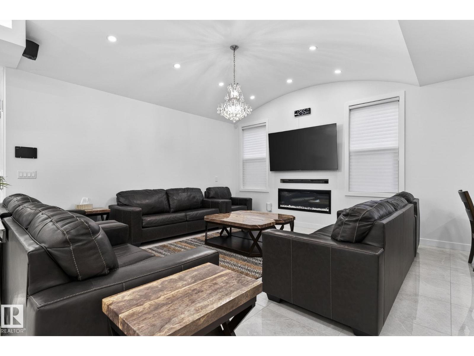 7304 164 AV NW - 5
