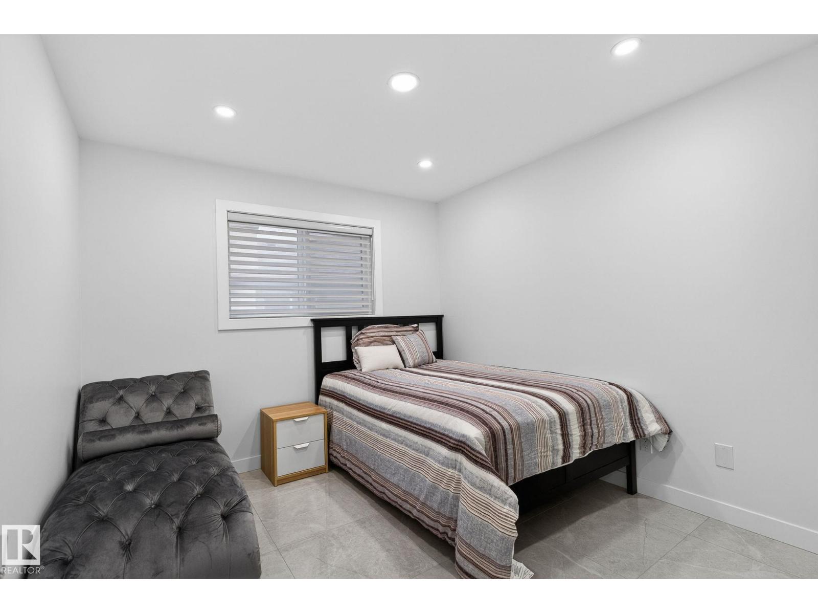 7304 164 AV NW - 33