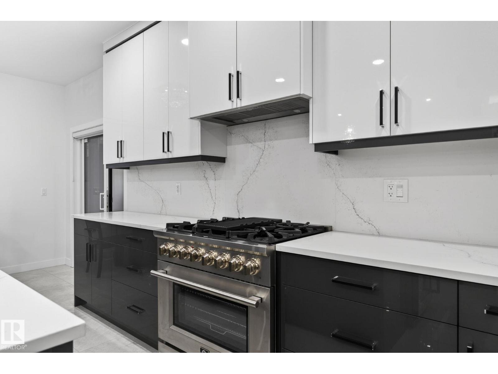 7304 164 AV NW - 9
