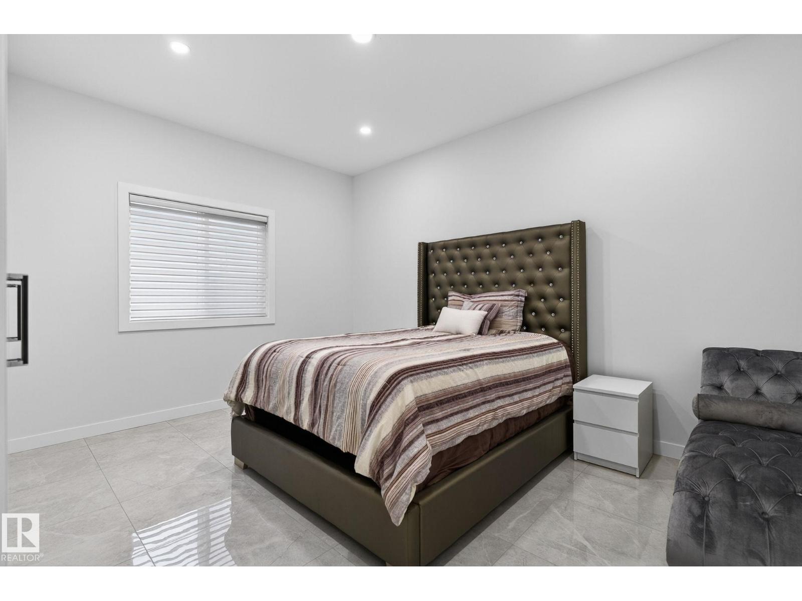 7304 164 AV NW - 37