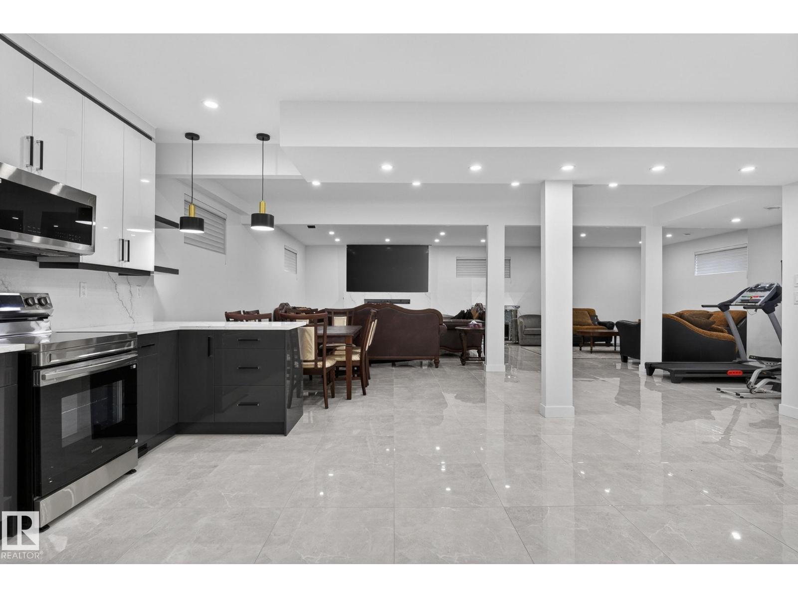 7304 164 AV NW - 45