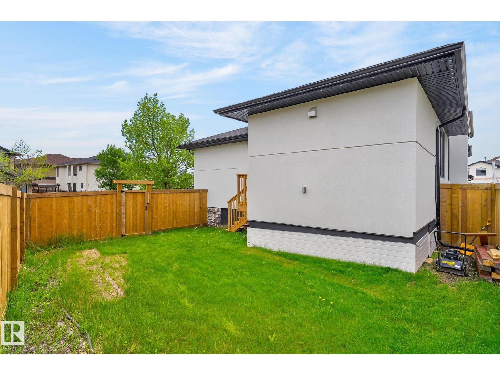 7304 164 AV NW - 68