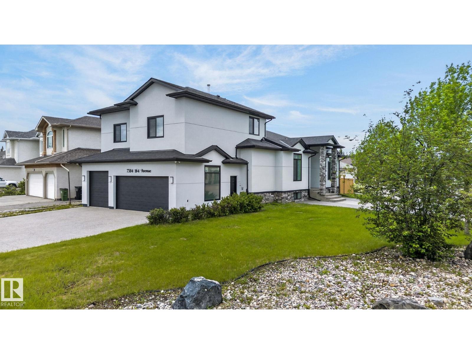 7304 164 AV NW - 74