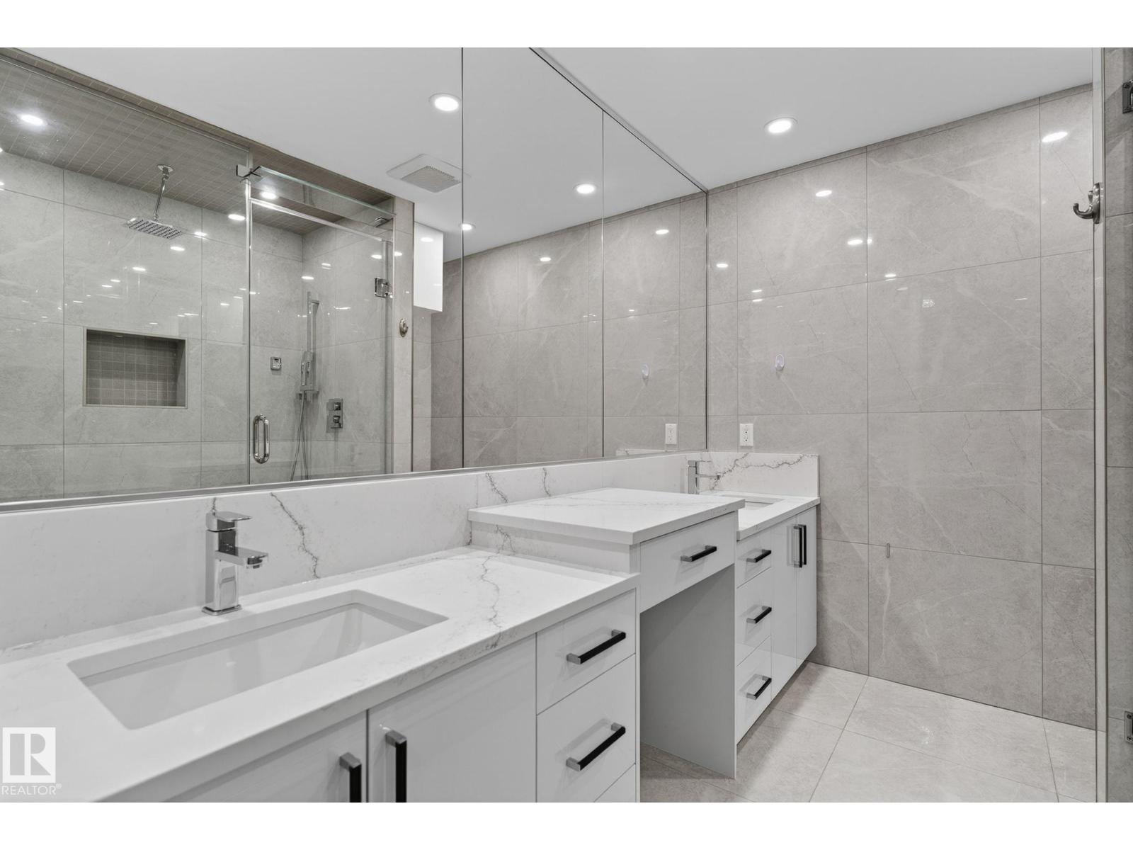 7304 164 AV NW - 25