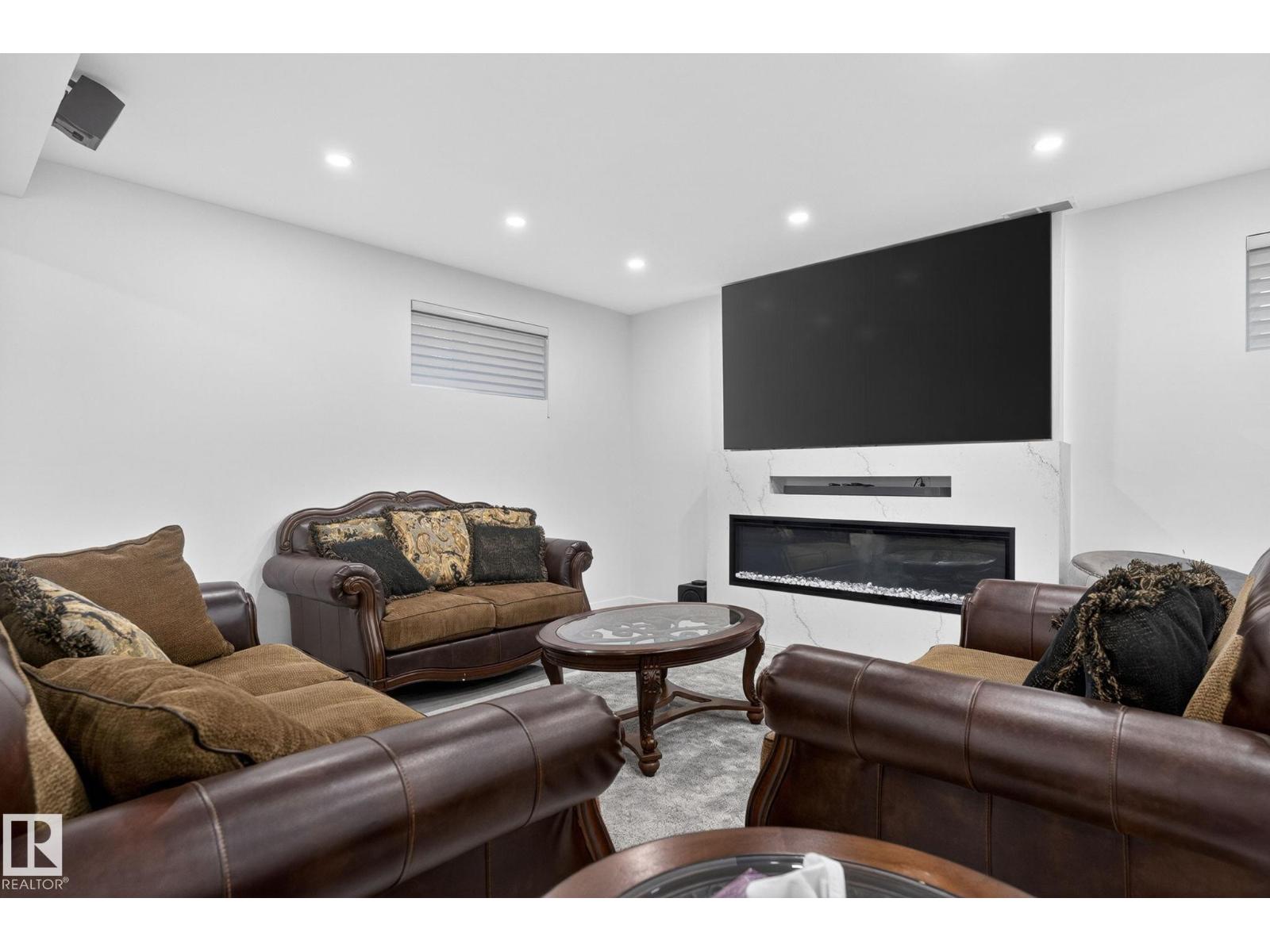7304 164 AV NW - 47