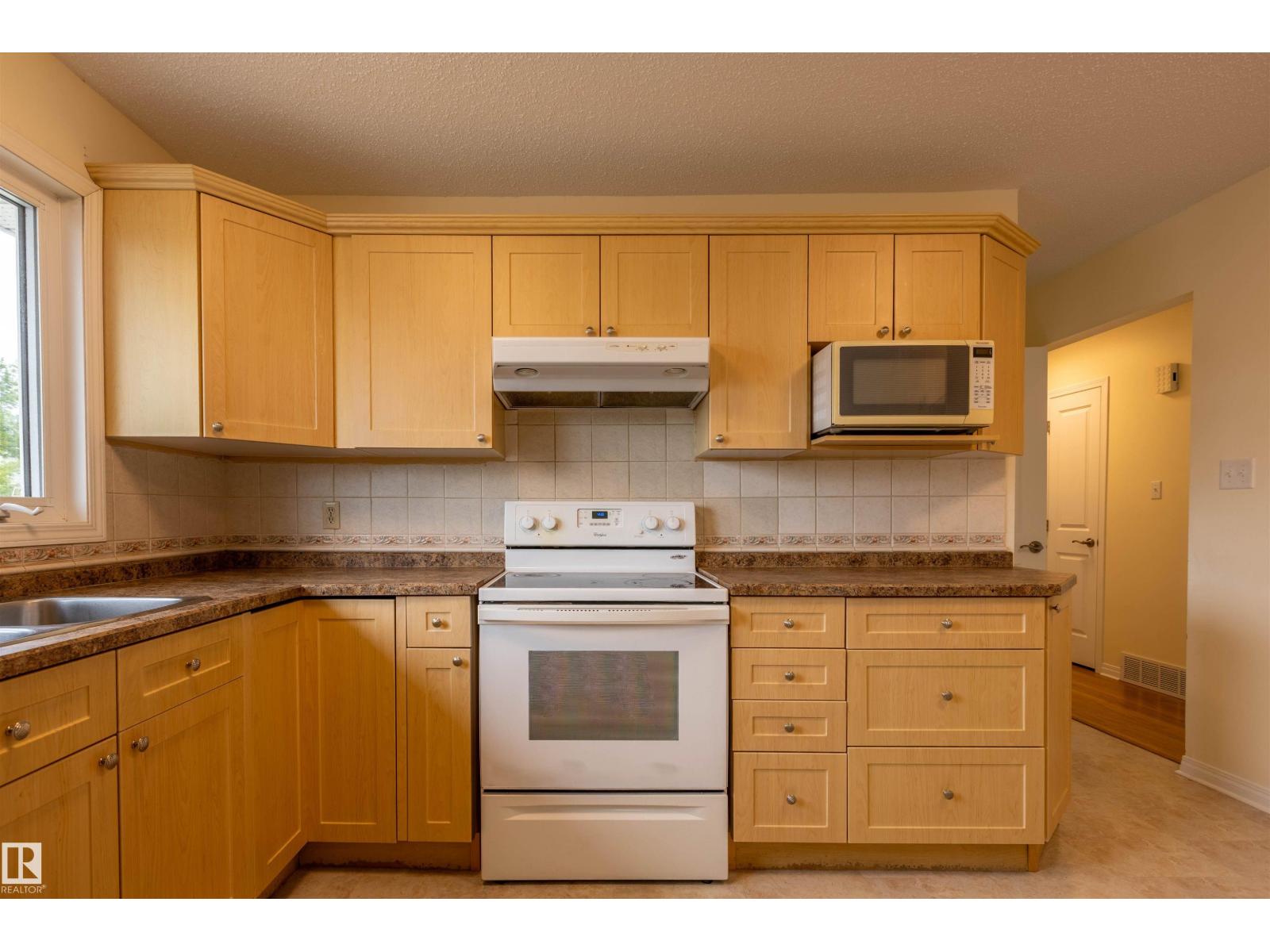 10710 97 AV — photo 13