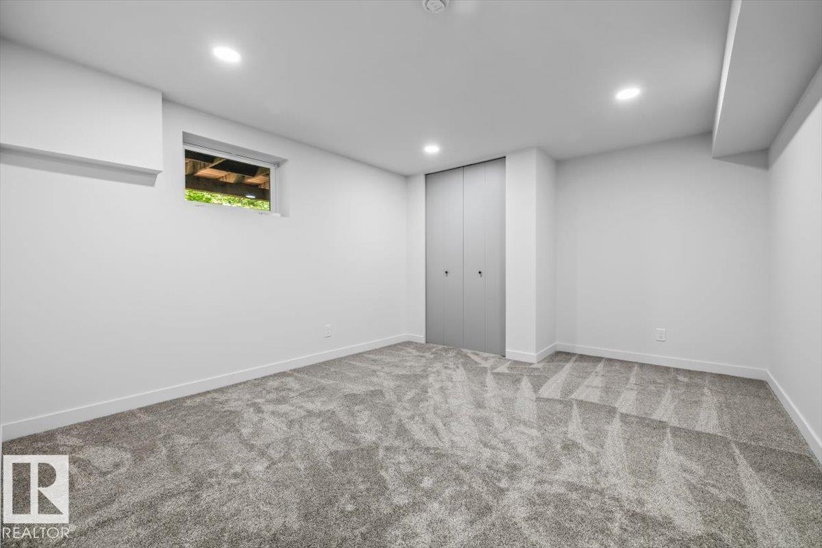 7 GLACIER PL — photo 40