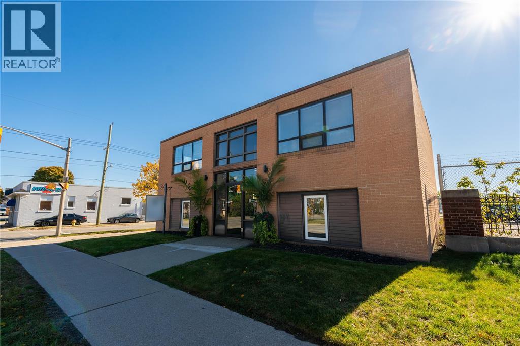 219 LOCHIEL STREET, Sarnia — photo 2