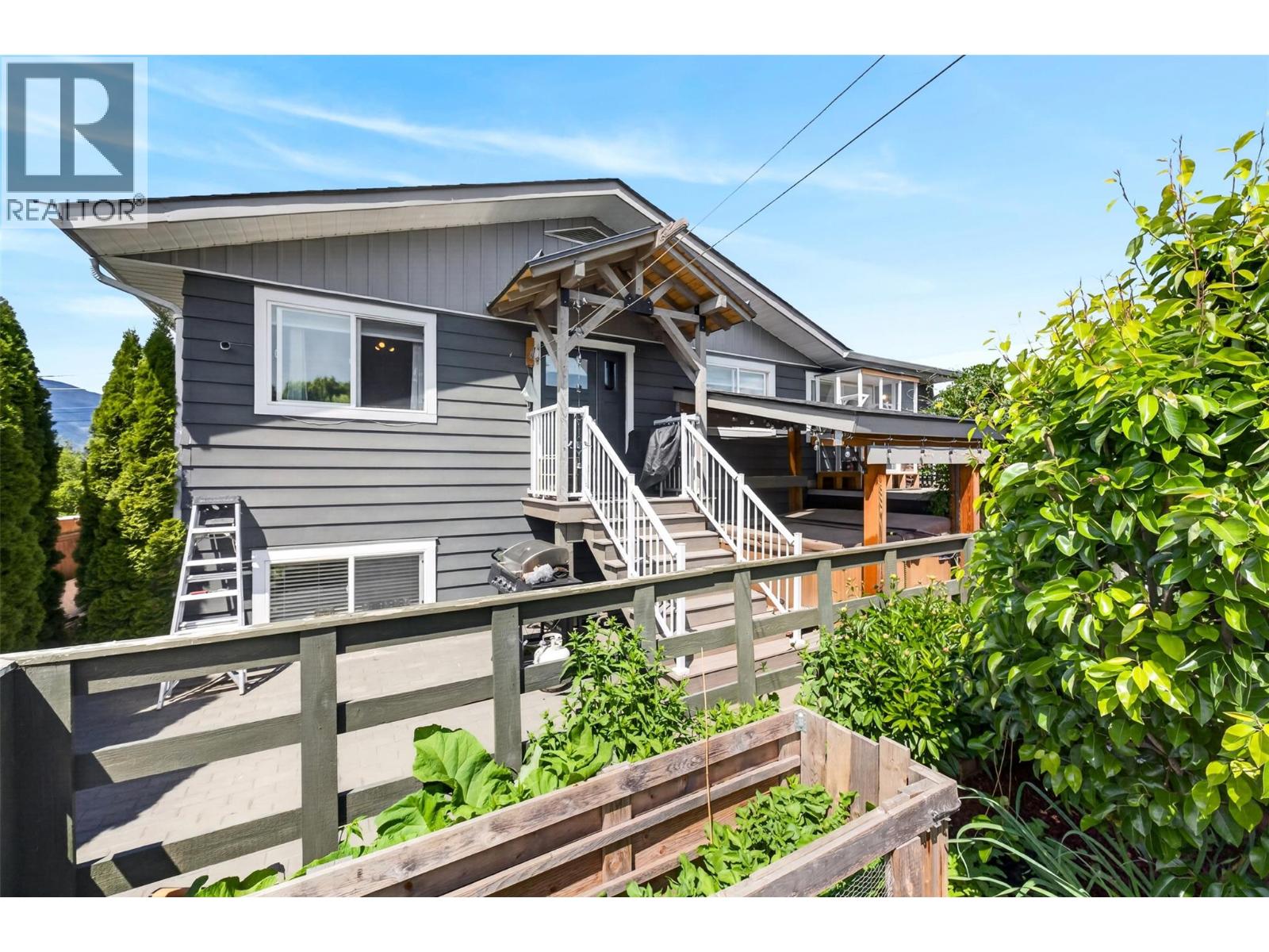 1050 8 Avenue NE - 44