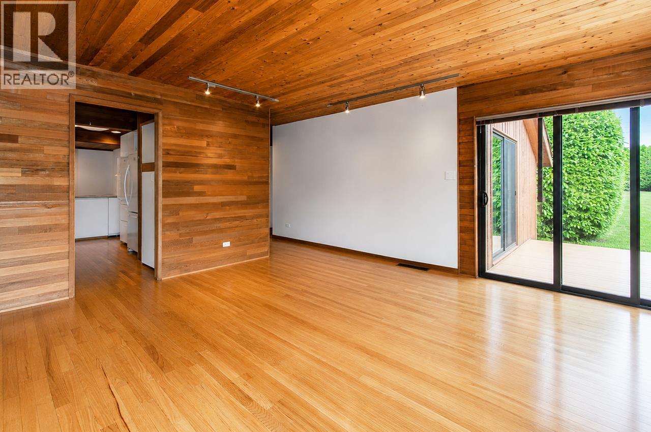 588 HILLCREST STREET — photo 5