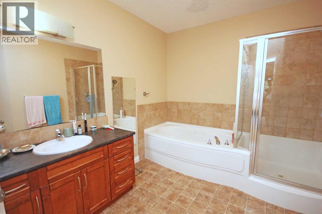 305, 30 Discovery Ridge Close SW — photo 18