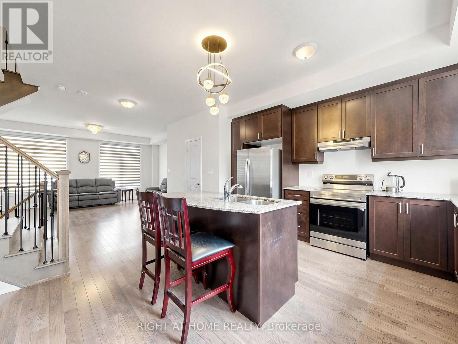23 MONEYPENNY PLACE - 14
