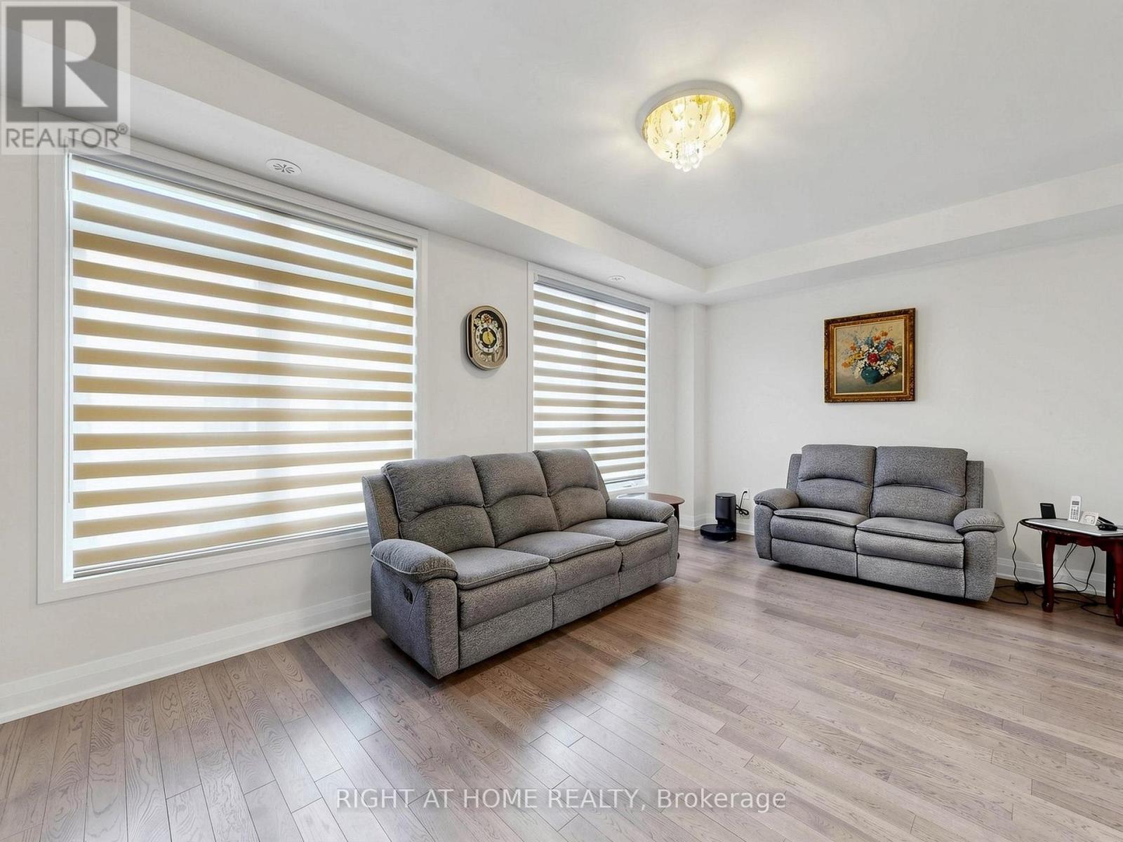 23 MONEYPENNY PLACE - 9