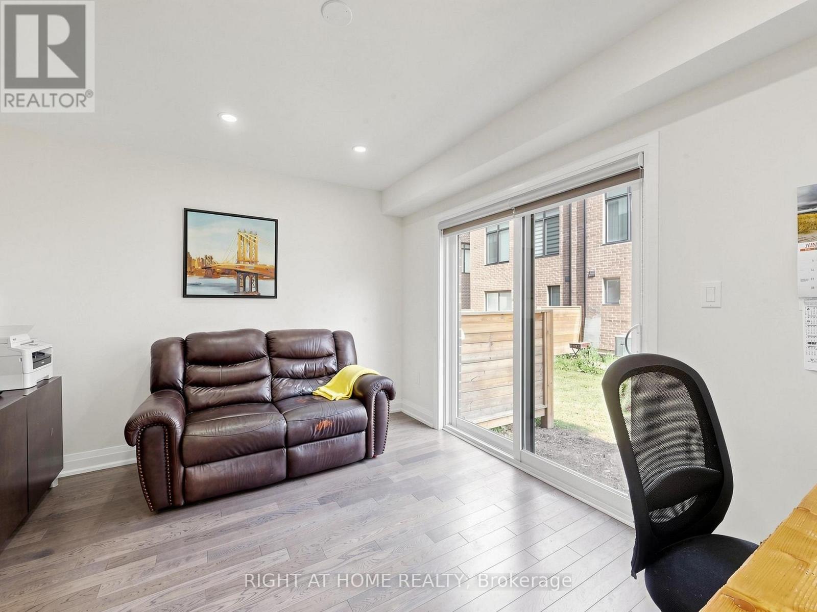 23 MONEYPENNY PLACE - 34