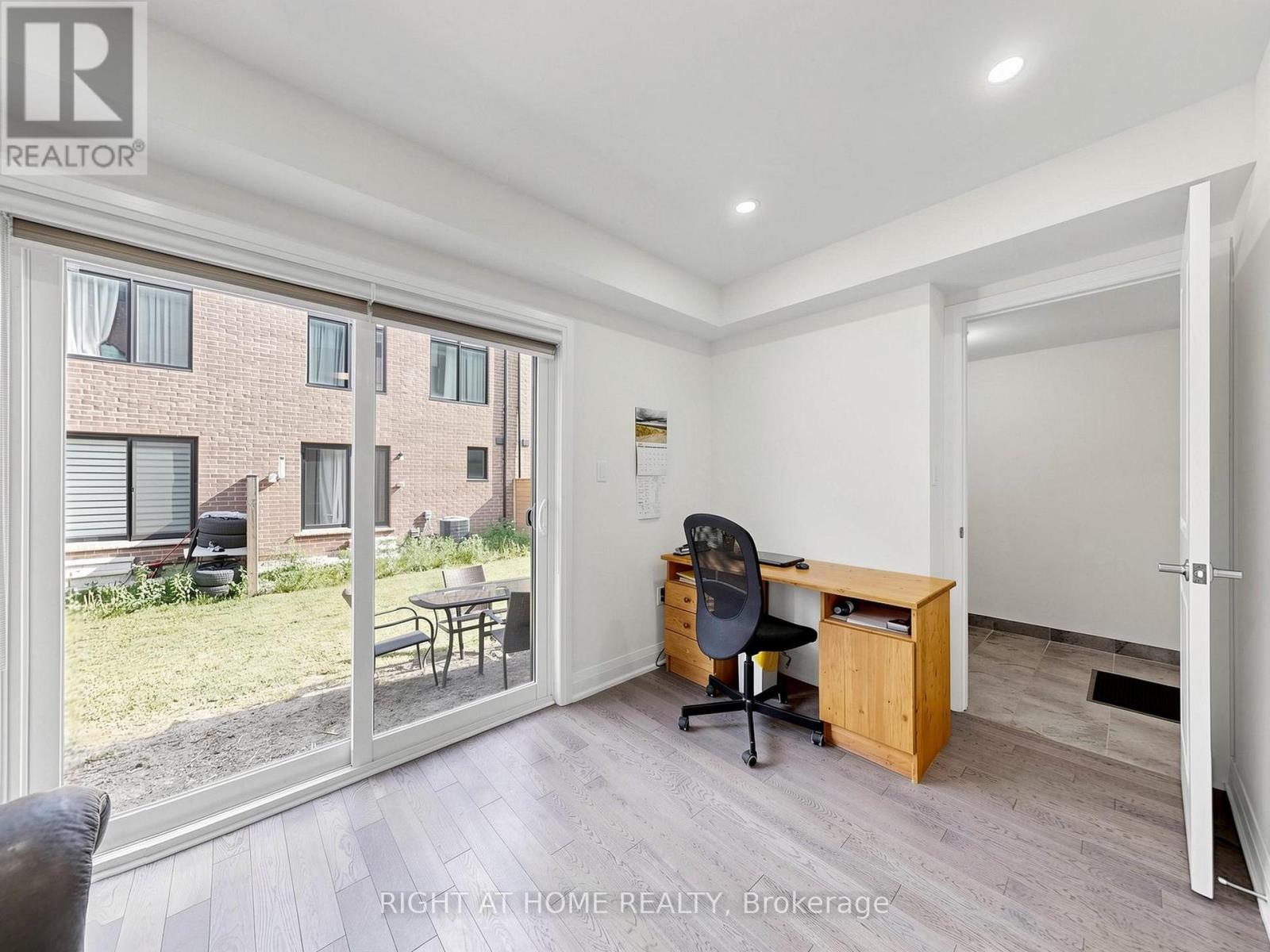 23 MONEYPENNY PLACE - 36