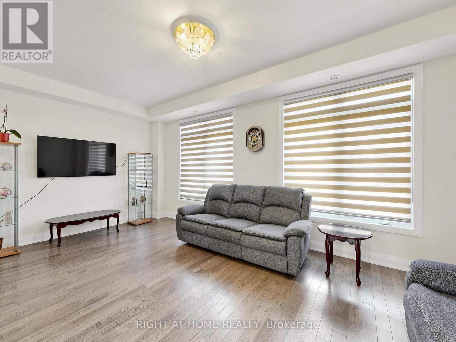 23 MONEYPENNY PLACE - 8