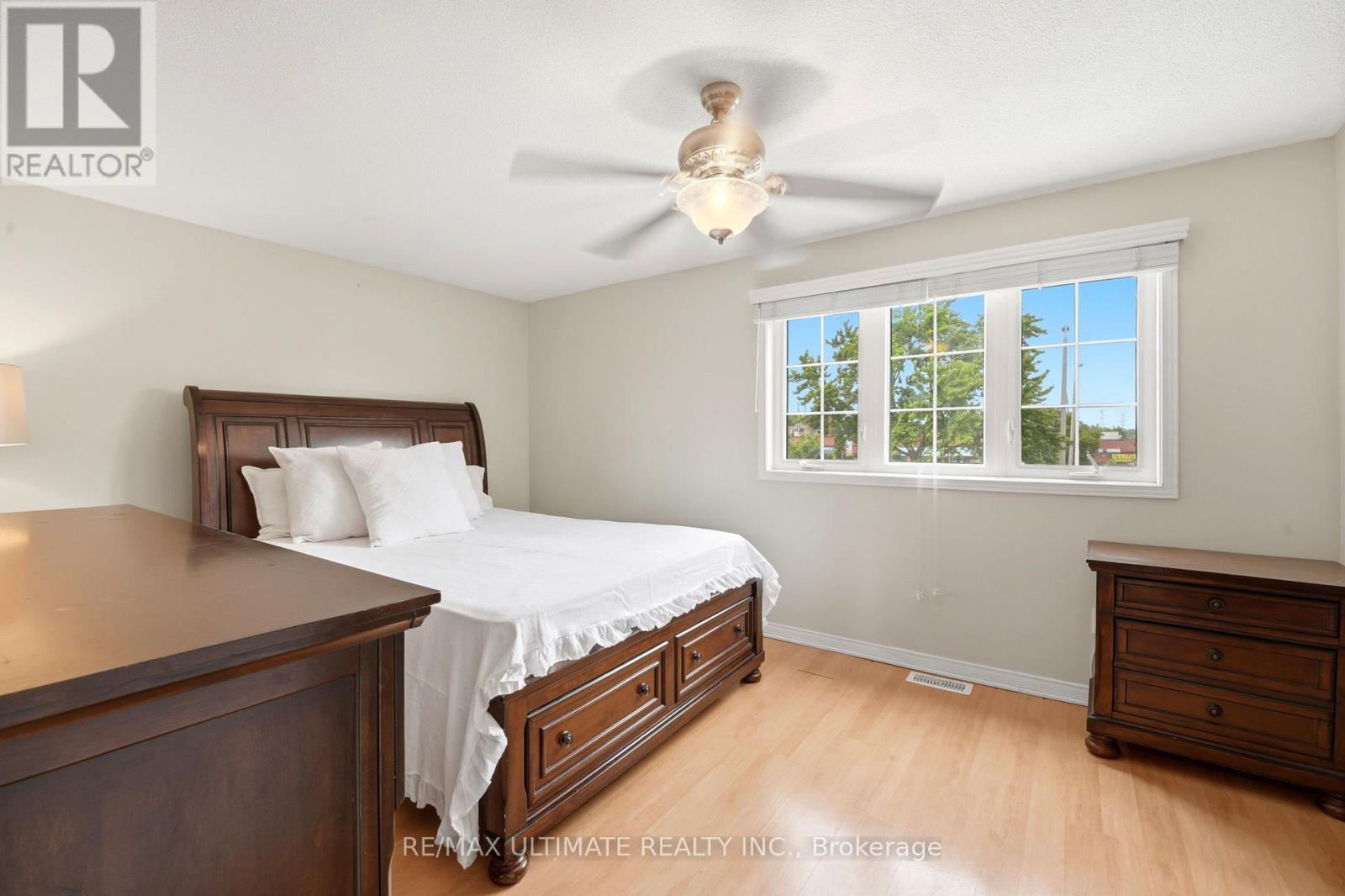 37 CATHY JEAN CRESCENT - 13