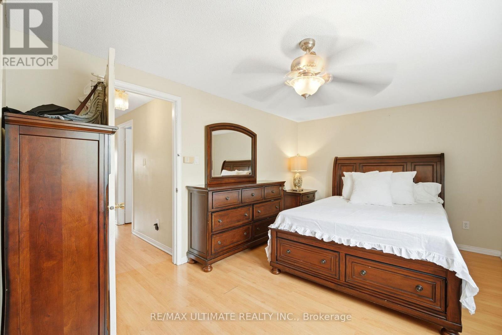 37 CATHY JEAN CRESCENT - 14