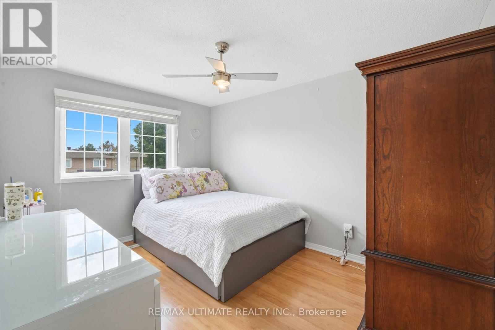 37 CATHY JEAN CRESCENT - 16