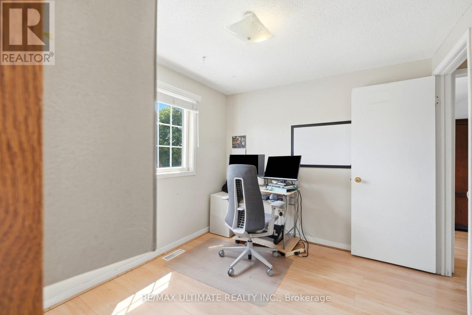 37 CATHY JEAN CRESCENT - 19