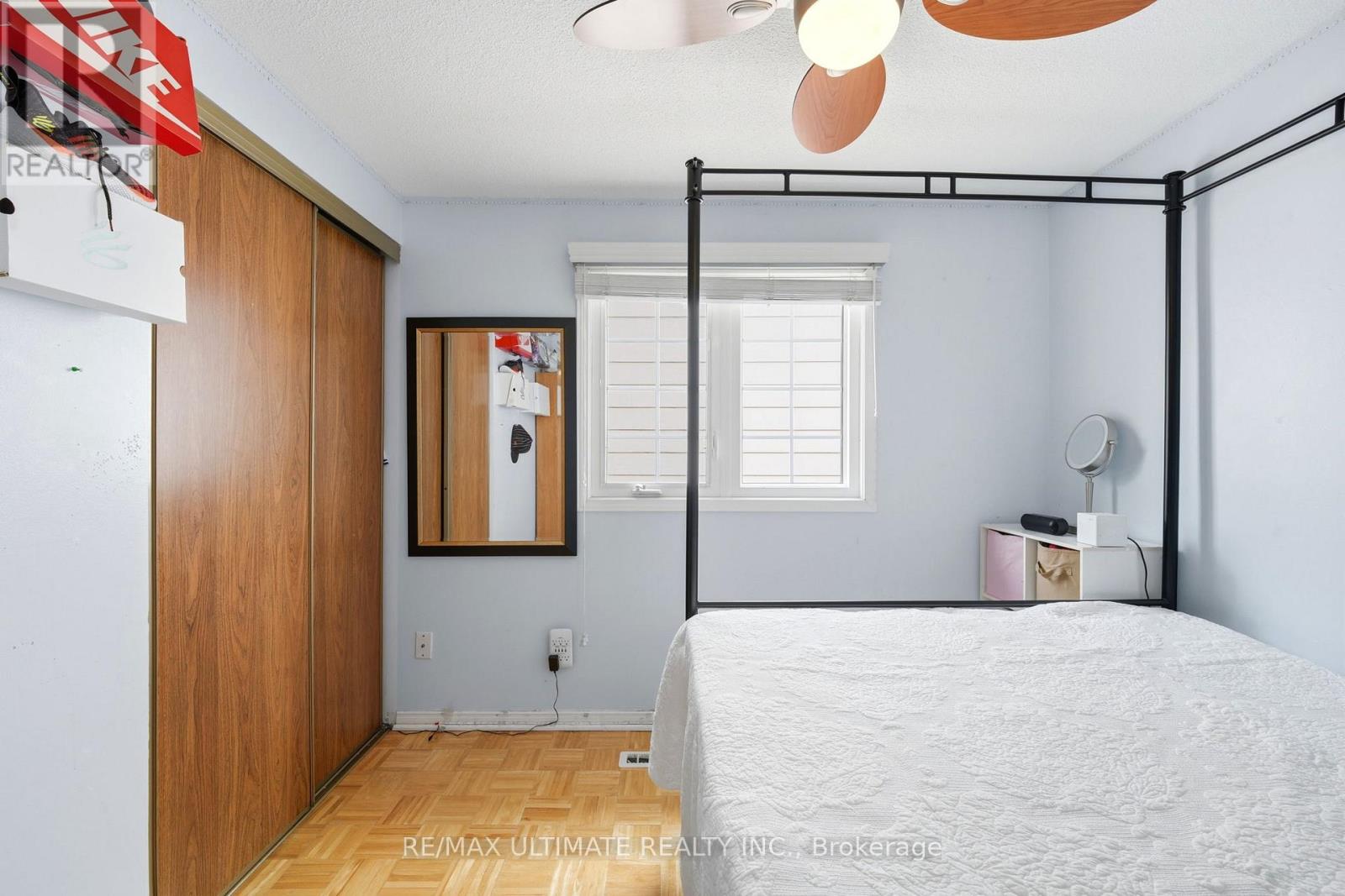 37 CATHY JEAN CRESCENT - 21