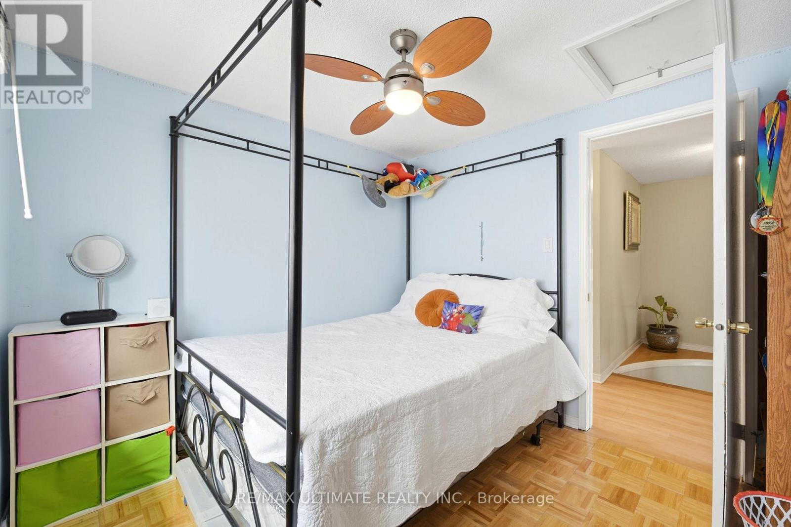 37 CATHY JEAN CRESCENT - 22