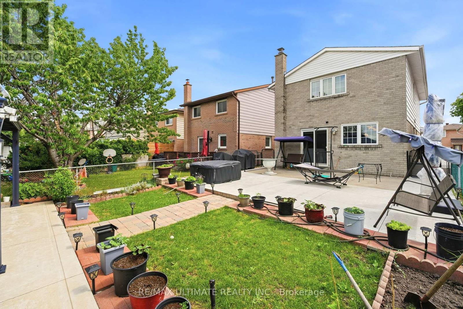 37 CATHY JEAN CRESCENT - 25