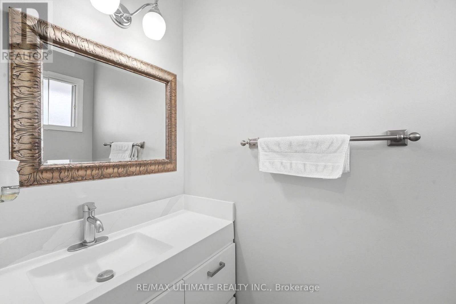 37 CATHY JEAN CRESCENT - 32