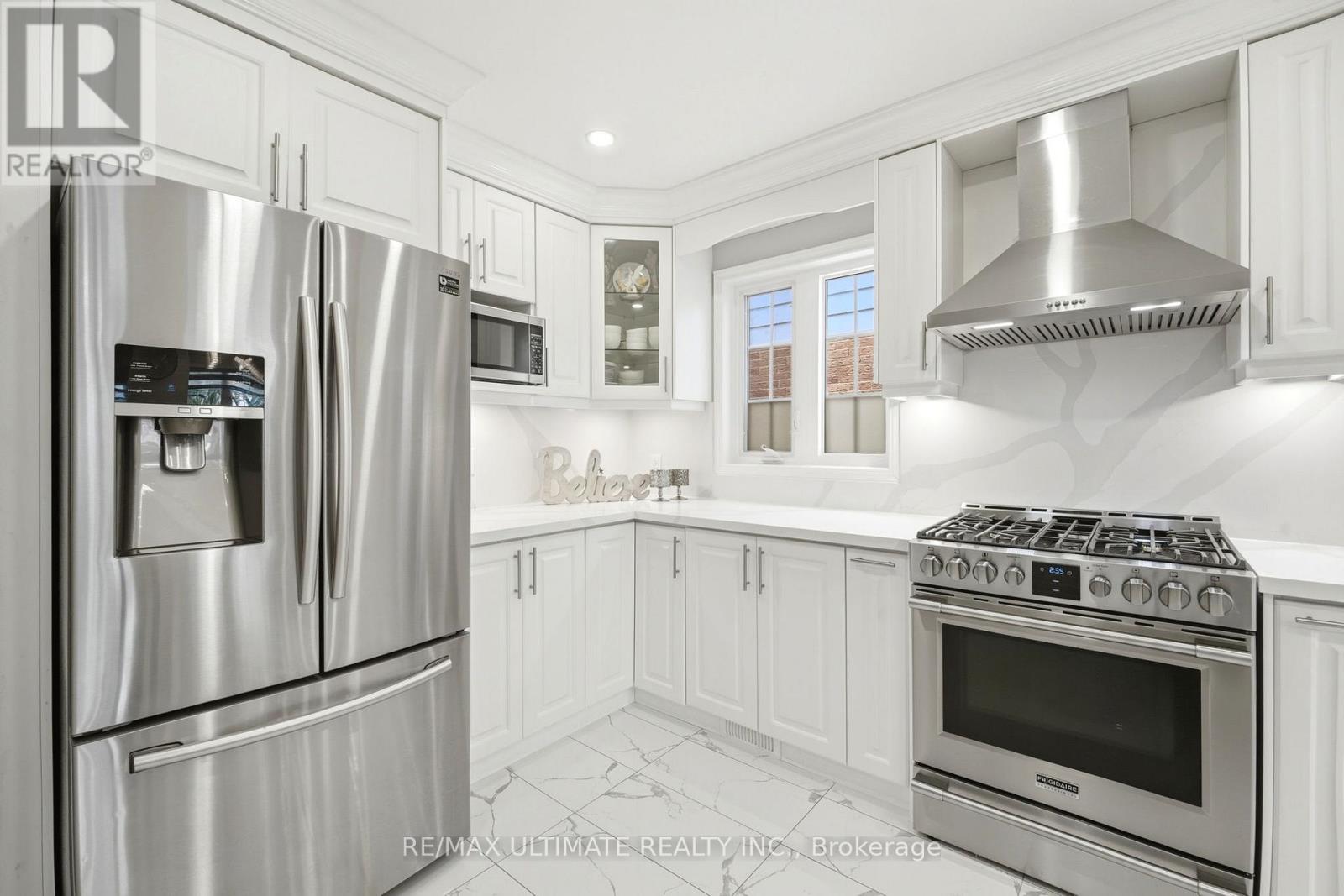 37 CATHY JEAN CRESCENT - 7