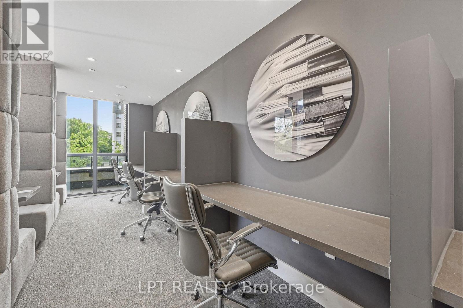 #709 10 GIBBS ROAD - 33